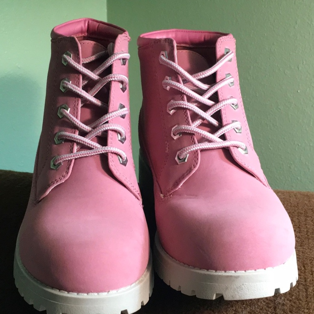 Cliffs by White Mountain boots